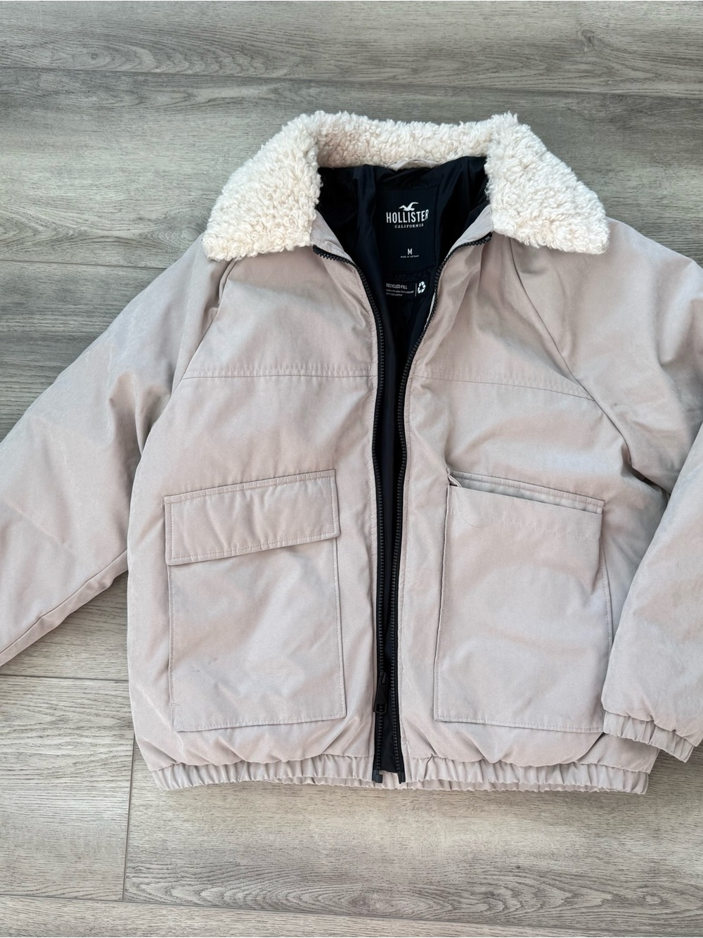 Hollister women’s/juniors Cream/Tan Sherpa Collar Puffer Jacket